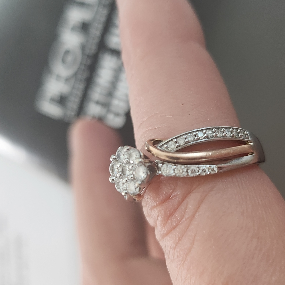 Elegant Silver and Gold Twisted Ring - Picture 6 of 6
